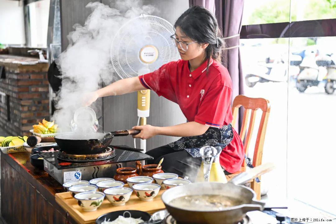全网追的“扁担女孩”，找了一份暑假工，时薪12元 - 赣州生活资讯 - 赣州28生活网 ganzhou.28life.com